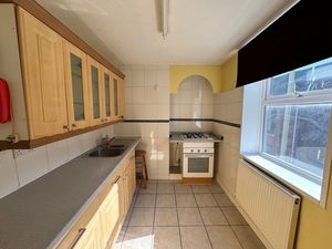 Kitchen- click for photo gallery